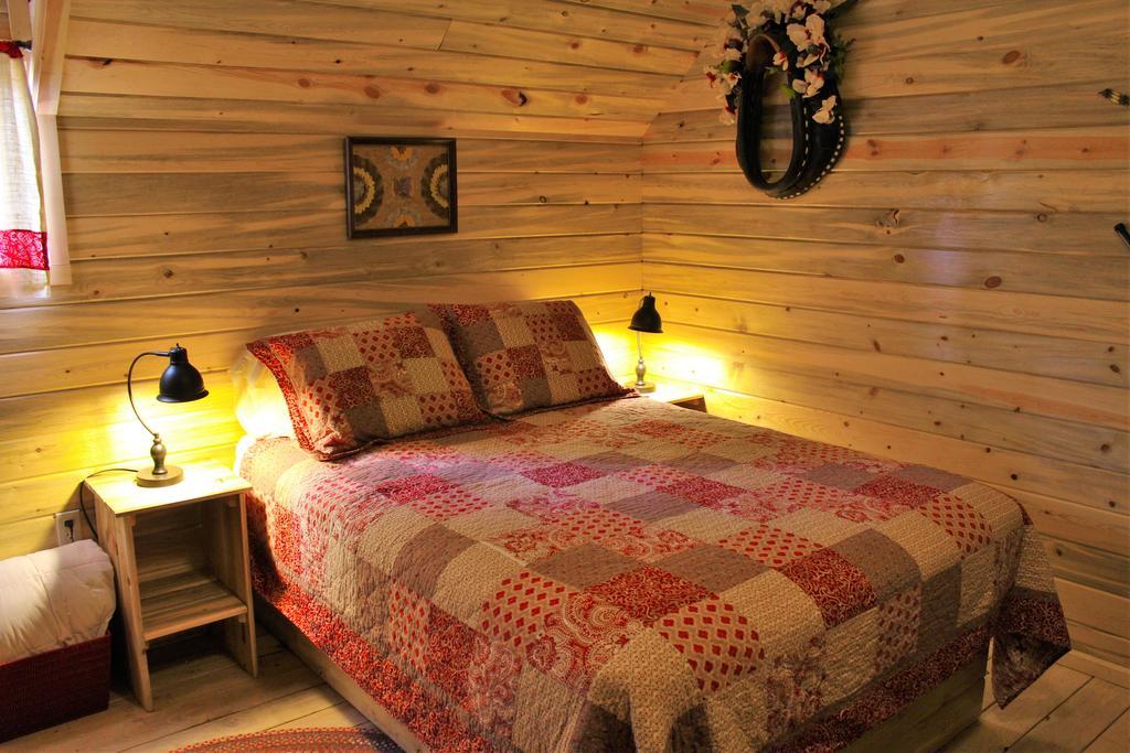 Silver Cabin In The Western Barn 몬티첼로 외부 사진