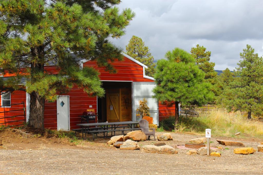 Silver Cabin In The Western Barn 몬티첼로 외부 사진