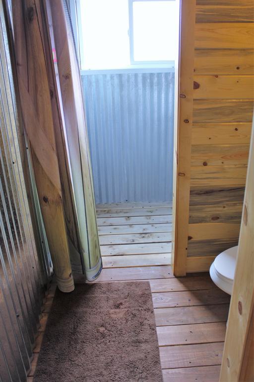 Silver Cabin In The Western Barn 몬티첼로 외부 사진