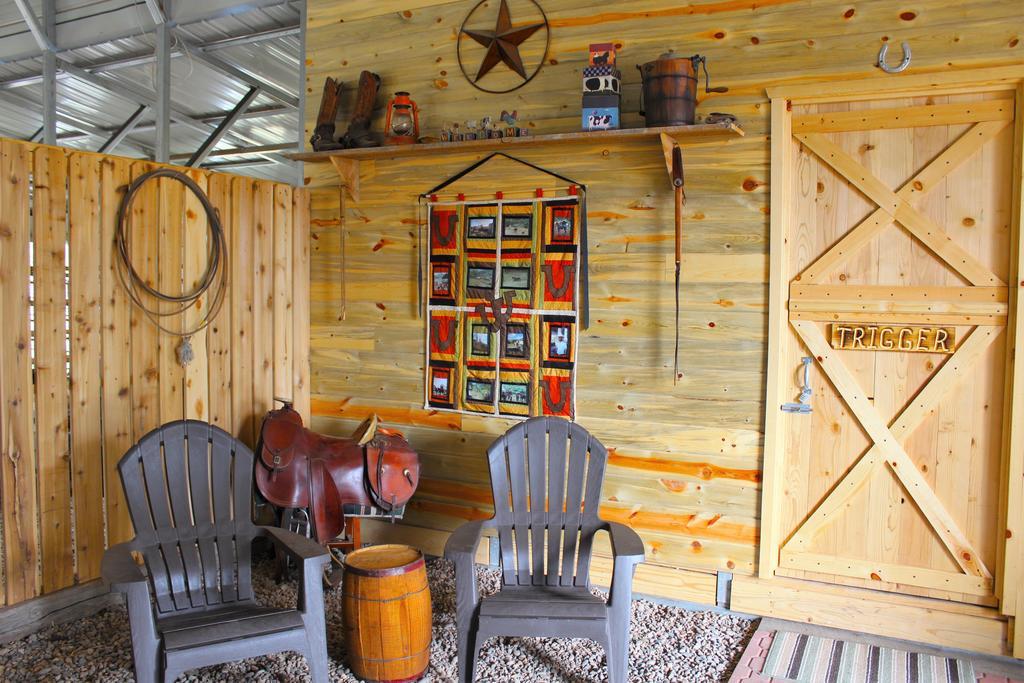 Silver Cabin In The Western Barn 몬티첼로 외부 사진