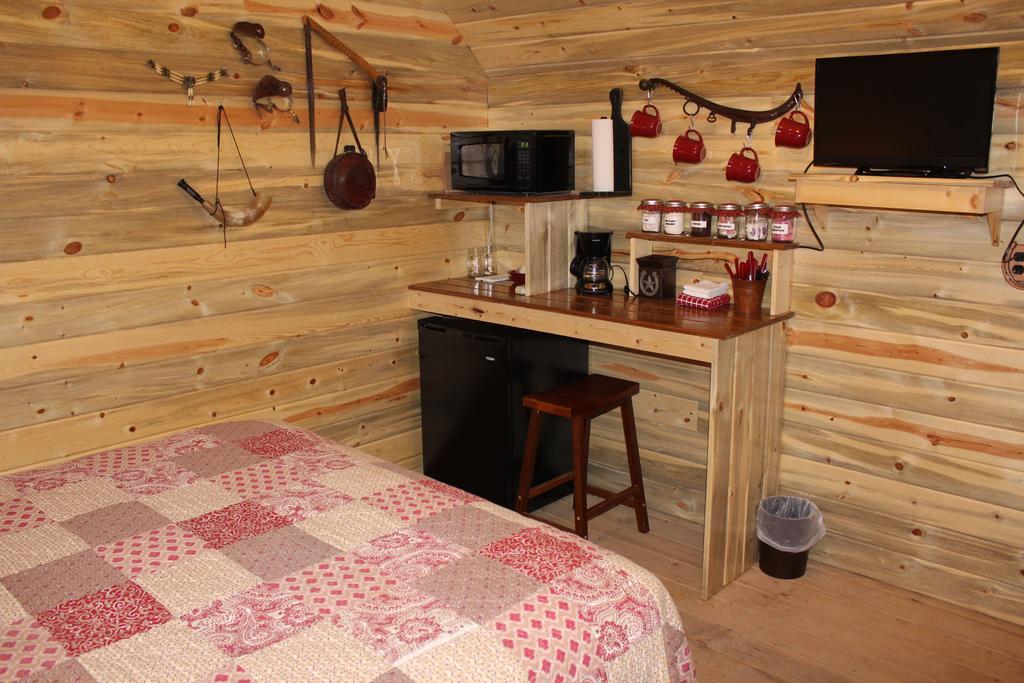 Silver Cabin In The Western Barn 몬티첼로 외부 사진